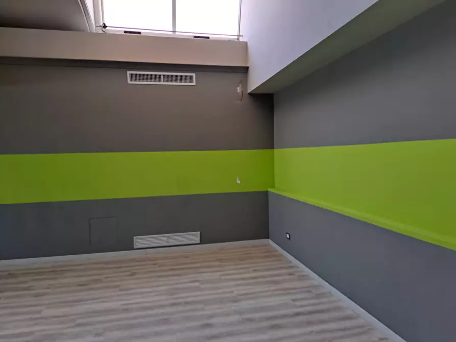 Immagine 10 di Attività commerciale in affitto  in via gronchi a Pisa