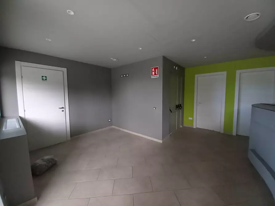 Immagine 15 di Attività commerciale in affitto  in via gronchi a Pisa