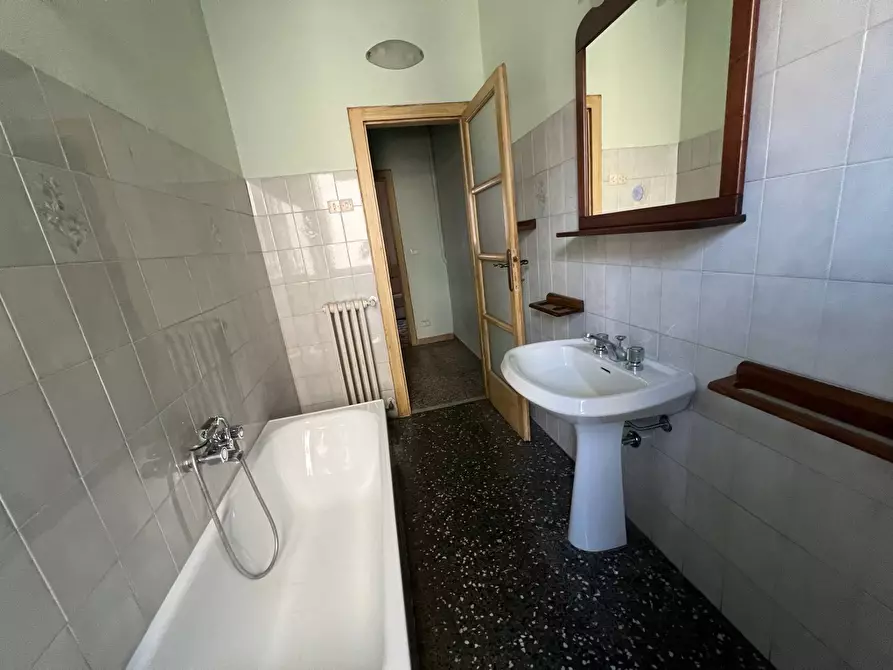 Immagine 8 di Camera in affitto  in via benedetto croce a Pisa