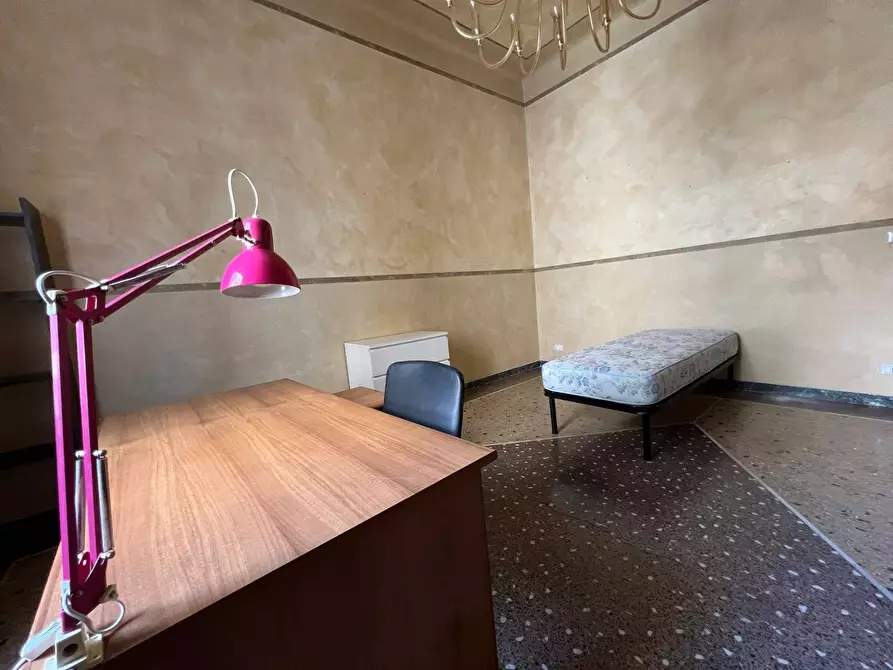 Immagine 10 di Camera in affitto  in via benedetto croce a Pisa