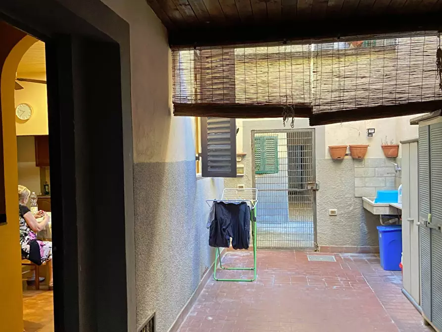 Immagine 5 di Casa indipendente in vendita  in Piazza Santi Pietro E Paolo 11 a Livorno