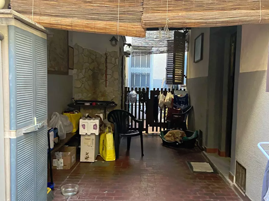 Immagine 2 di Casa indipendente in vendita  in Piazza Santi Pietro E Paolo 11 a Livorno