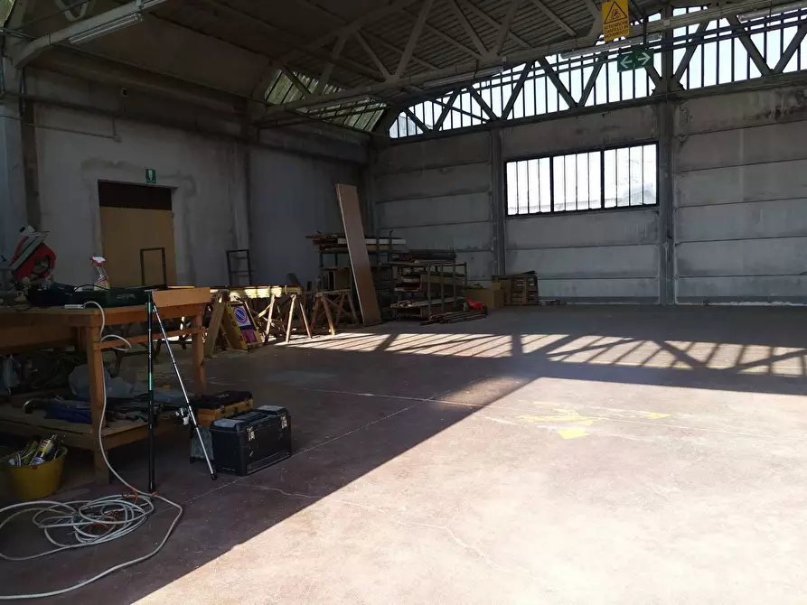 Immagine 1 di Attività commerciale in vendita  in via vicarese 56 a Calcinaia