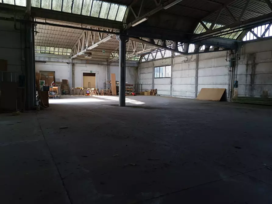 Immagine 4 di Attività commerciale in vendita  in via vicarese 56 a Calcinaia