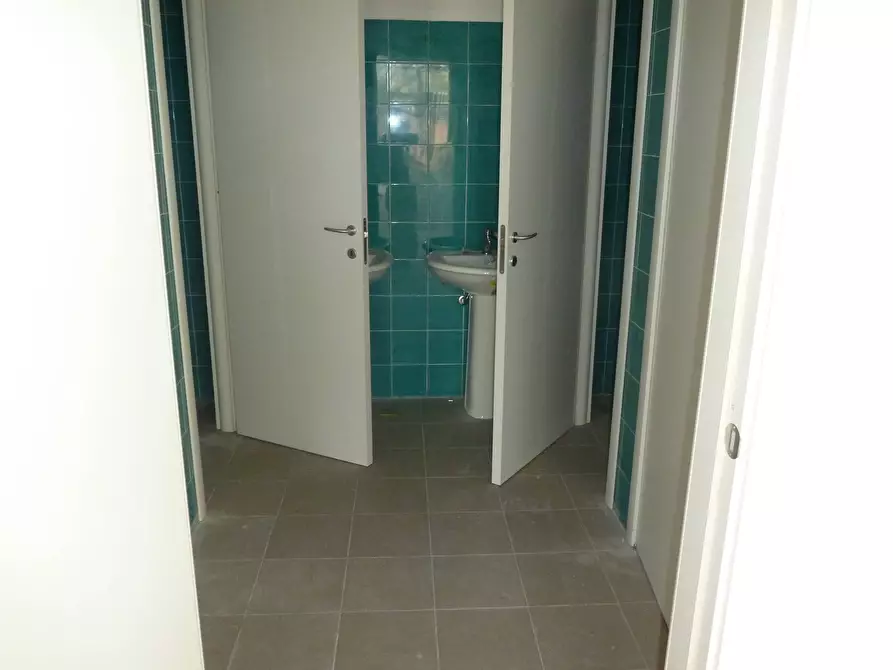 Immagine 2 di Attività commerciale in vendita  in Via Santa Marta a Pisa