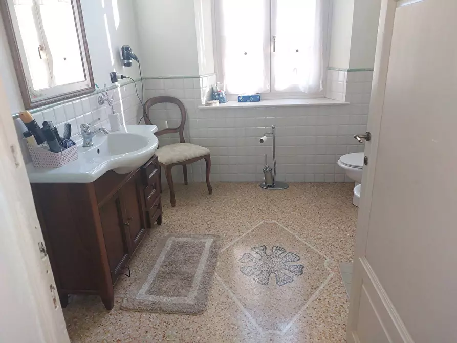 Immagine 6 di Villetta a schiera in vendita  in sd statale 12 123 a San Giuliano Terme