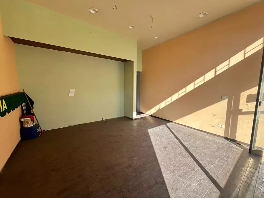 Immagine 2 di Attività commerciale in affitto  in Via michelangelo 15 a Pisa