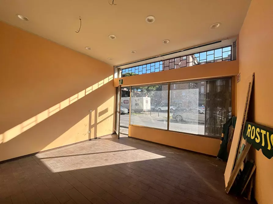 Immagine 3 di Attività commerciale in affitto  in Via michelangelo 15 a Pisa