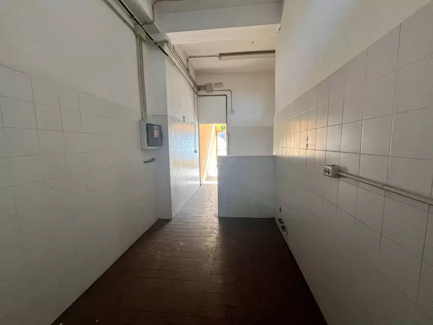 Immagine 8 di Attività commerciale in affitto  in Via michelangelo 15 a Pisa