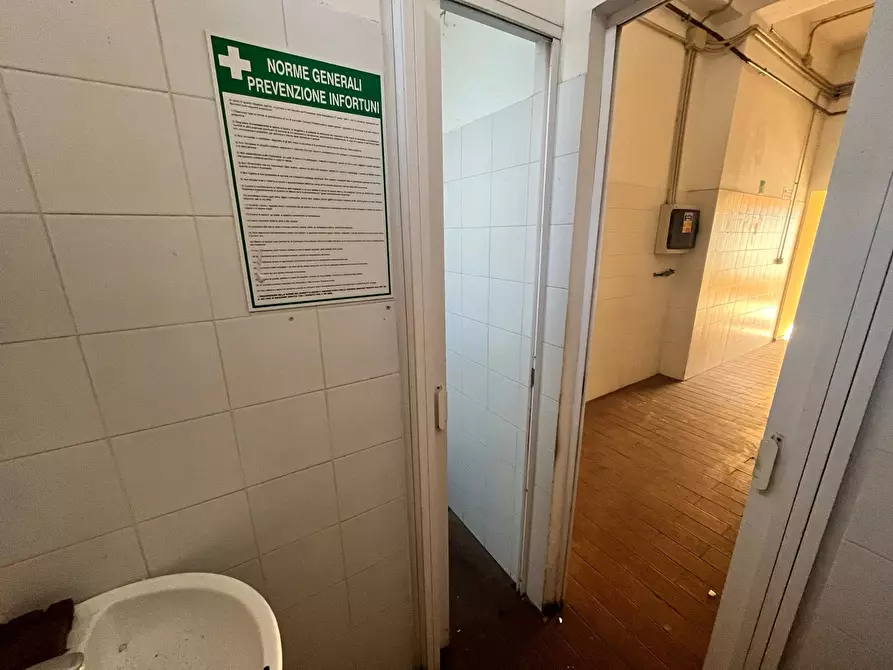 Immagine 9 di Attività commerciale in affitto  in Via michelangelo 15 a Pisa