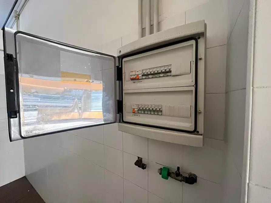 Immagine 12 di Attività commerciale in affitto  in Via michelangelo 15 a Pisa