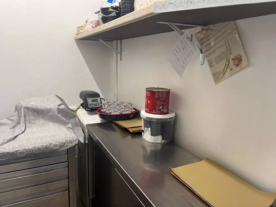 Immagine 3 di Attività commerciale in vendita  in viale del tirreno 33 a Pisa