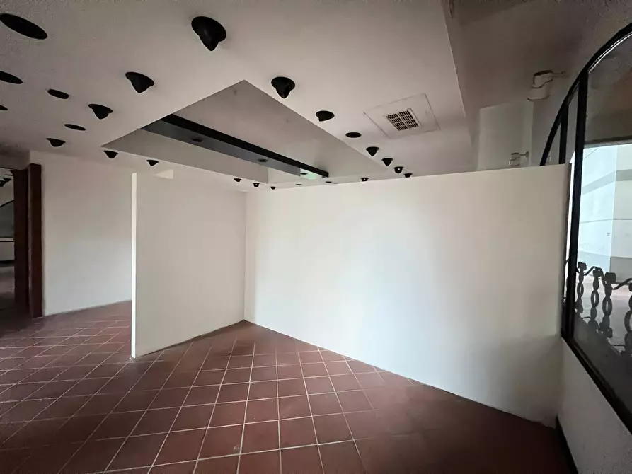 Immagine 5 di Attività commerciale in affitto  in Corso Italia a Pisa