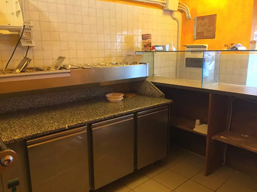 Immagine 2 di Attività commerciale in vendita  in Via Borgo Stretto 30 a Pisa