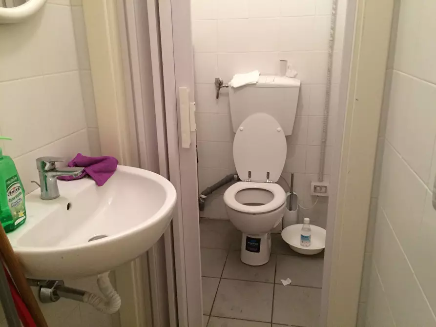 Immagine 5 di Attività commerciale in vendita  in Via Borgo Stretto 30 a Pisa