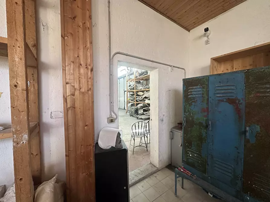 Immagine 23 di Attività commerciale in vendita  in via dell'arte 8 a Pietrasanta
