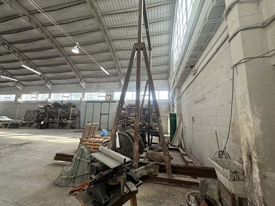 Immagine 12 di Attività commerciale in vendita  in via dell'arte 8 a Pietrasanta