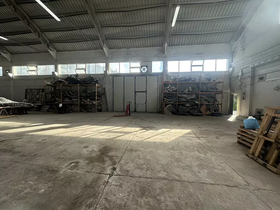 Immagine 14 di Attività commerciale in vendita  in via dell'arte 8 a Pietrasanta