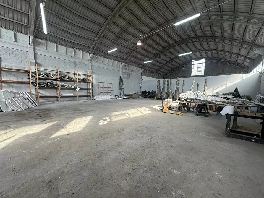 Immagine 15 di Attività commerciale in vendita  in via dell'arte 8 a Pietrasanta