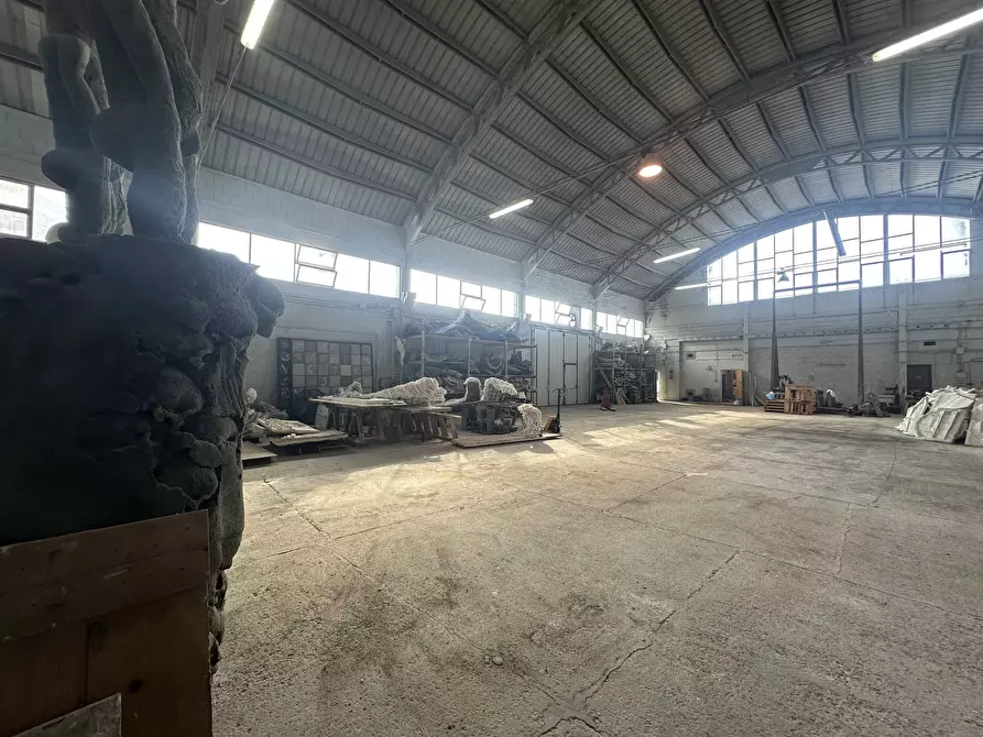 Immagine 16 di Attività commerciale in vendita  in via dell'arte 8 a Pietrasanta