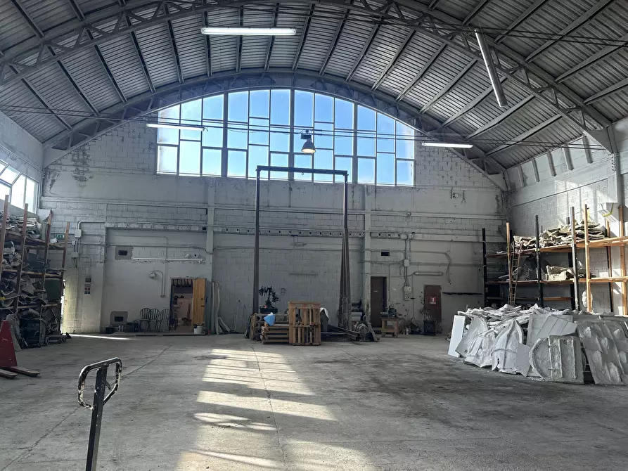 Immagine 2 di Attività commerciale in vendita  in via dell'arte 8 a Pietrasanta