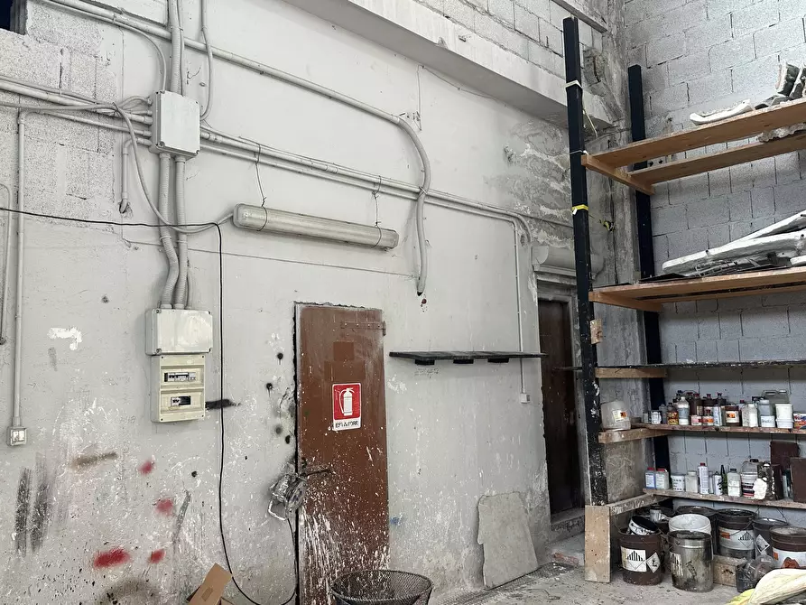 Immagine 28 di Attività commerciale in vendita  in via dell'arte 8 a Pietrasanta