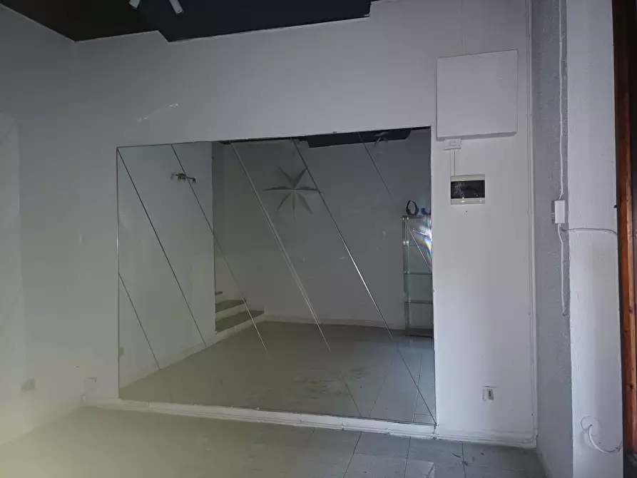 Immagine 4 di Attività commerciale in vendita  in via garibaldi - a Pisa