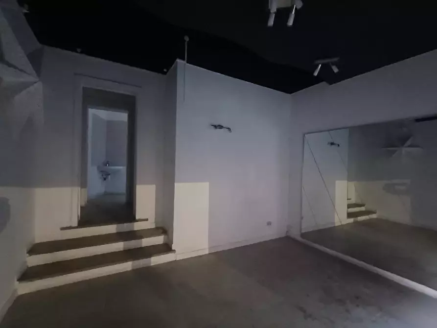 Immagine 2 di Attività commerciale in vendita  in via garibaldi - a Pisa