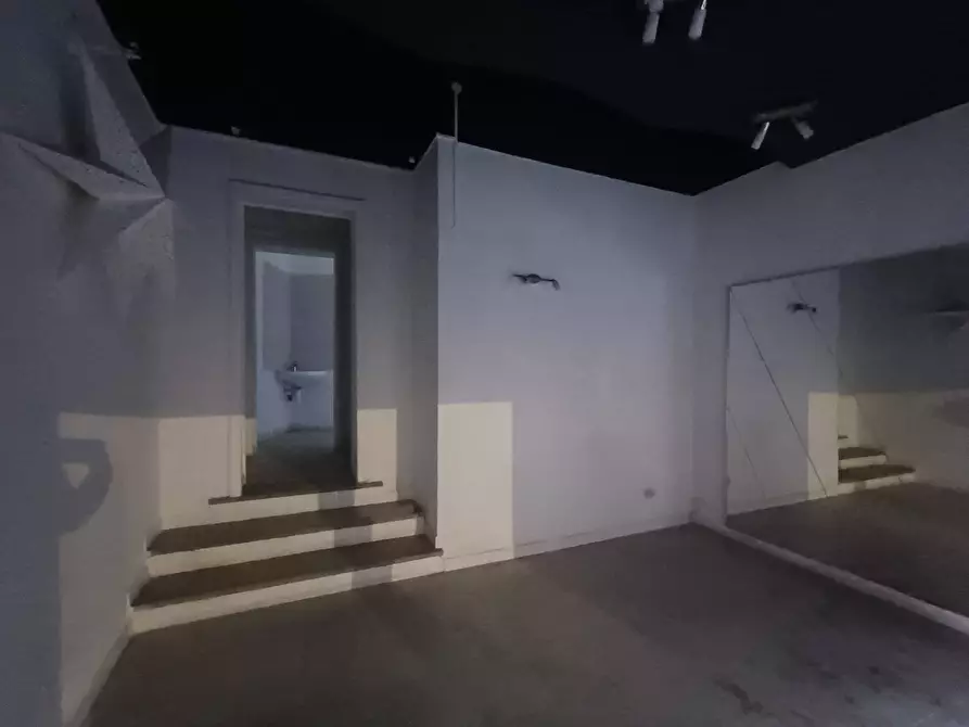 Immagine 3 di Attività commerciale in vendita  in via garibaldi - a Pisa