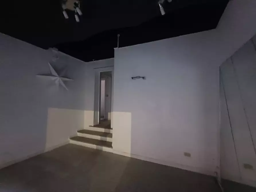 Immagine 1 di Attività commerciale in vendita  in via garibaldi - a Pisa