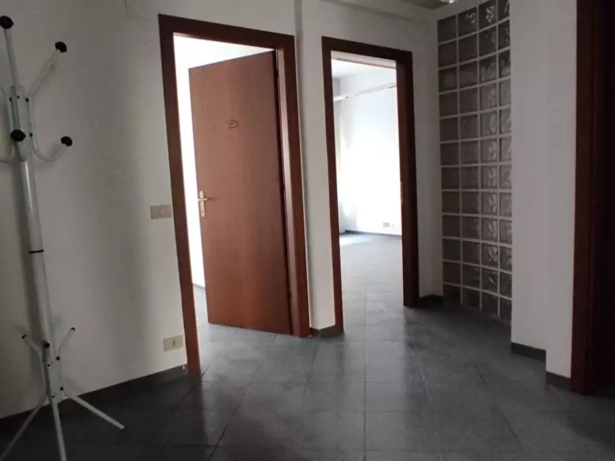Immagine 2 di Ufficio in affitto  in Via Grande 95 a Livorno