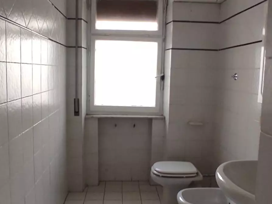 Immagine 14 di Ufficio in affitto  in Via Grande 95 a Livorno