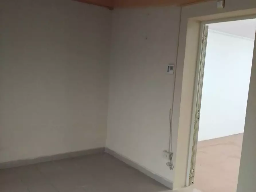 Immagine 11 di Attività commerciale in affitto  in via calcesana 280 a San Giuliano Terme