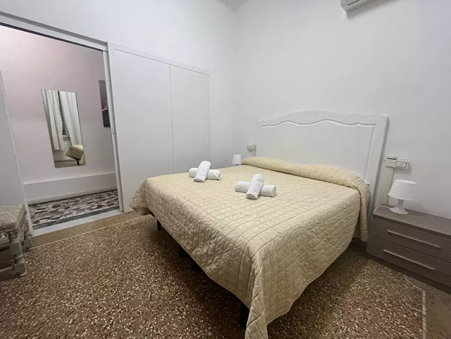 Immagine 2 di Attività commerciale in vendita  in Piazza Dei Cavalieri 2 a Pisa