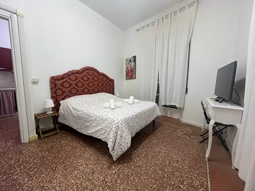 Immagine 3 di Attività commerciale in vendita  in Piazza Dei Cavalieri 2 a Pisa