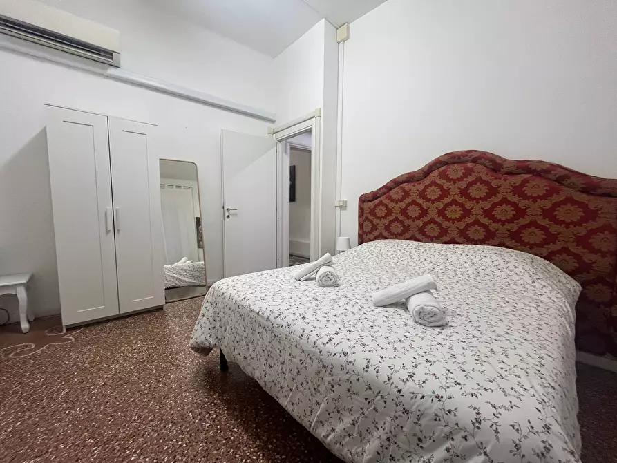 Immagine 4 di Attività commerciale in vendita  in Piazza Dei Cavalieri 2 a Pisa