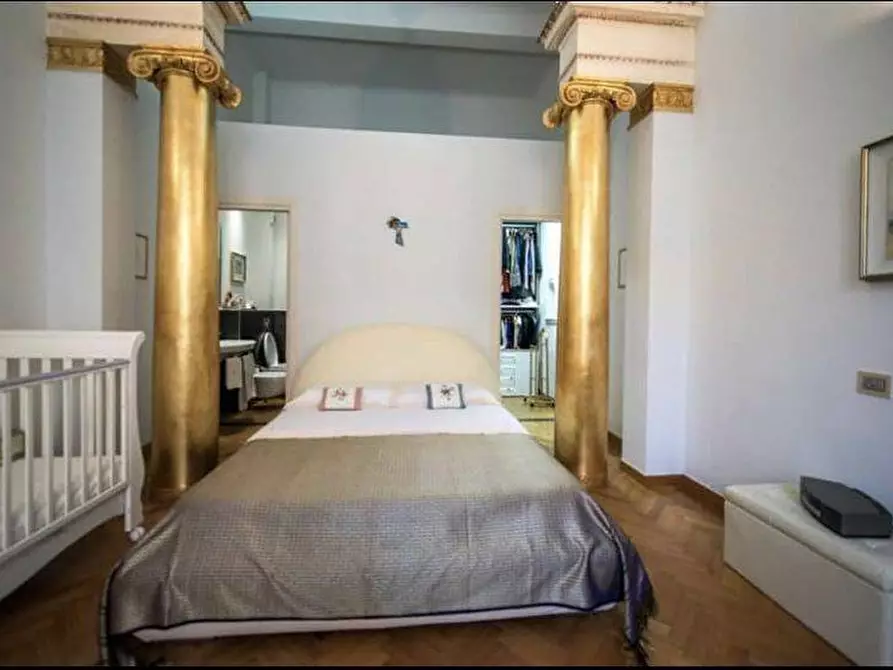 Immagine 8 di Appartamento in vendita  in Piazza Cavour 15 a Livorno