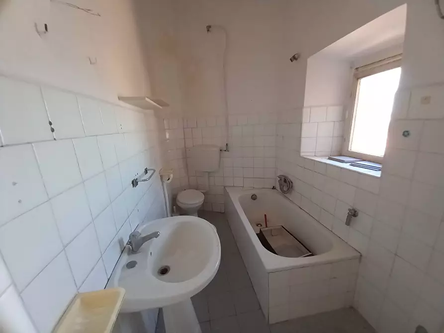 Immagine 12 di Appartamento in vendita  in Scali Del Pontino 91 a Livorno