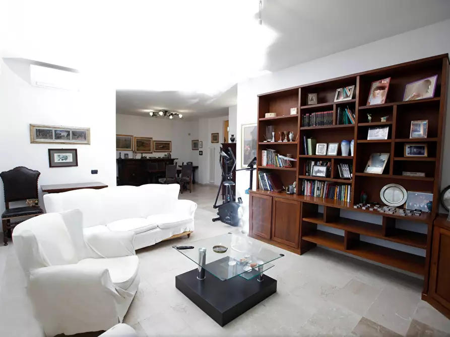 Immagine 8 di Appartamento in vendita  in Viale Mameli 131 a Livorno