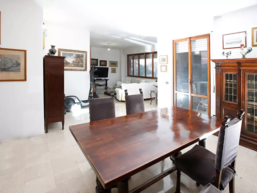 Immagine 9 di Appartamento in vendita  in Viale Mameli 131 a Livorno