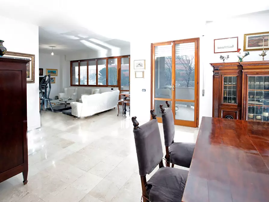 Immagine 6 di Appartamento in vendita  in Viale Mameli 131 a Livorno