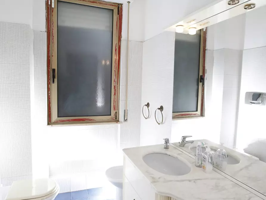 Immagine 21 di Appartamento in vendita  in Viale Mameli 131 a Livorno