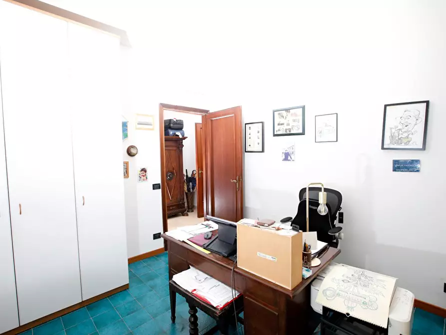 Immagine 17 di Appartamento in vendita  in Viale Mameli 131 a Livorno