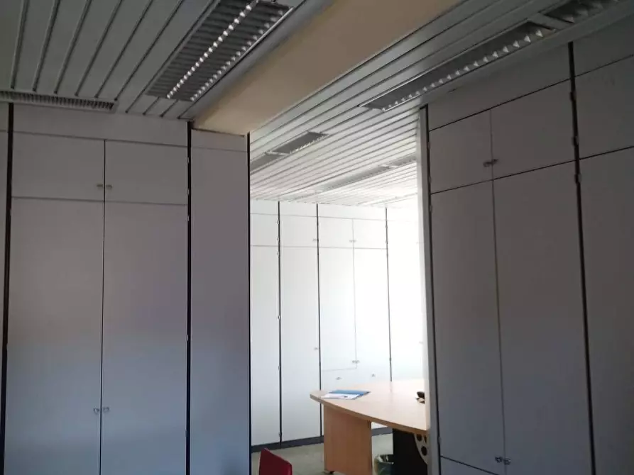 Immagine 9 di Ufficio in affitto  in viale giuseppe giusti a Lucca