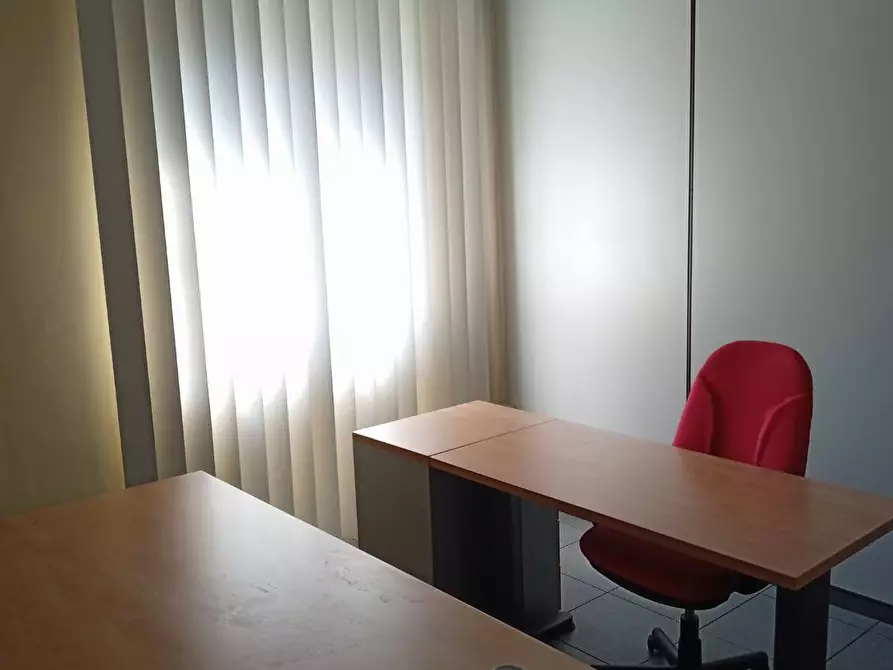 Immagine 3 di Ufficio in affitto  in viale giuseppe giusti a Lucca