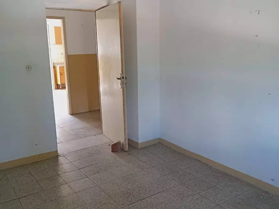 Immagine 11 di Appartamento in vendita  in via marco polo 5 a Camporgiano