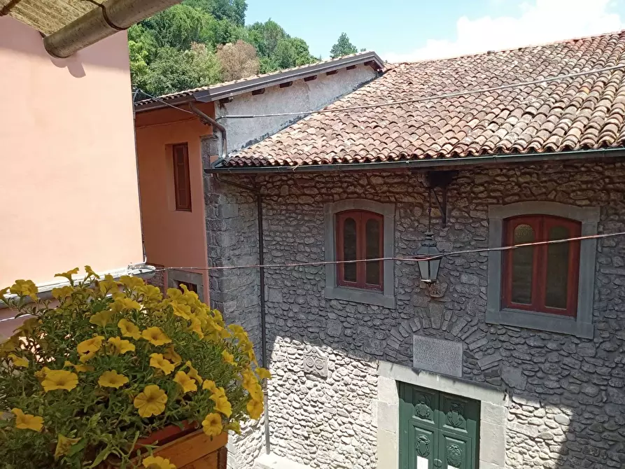 Immagine 4 di Casa indipendente in vendita  in castello 8 a Gallicano