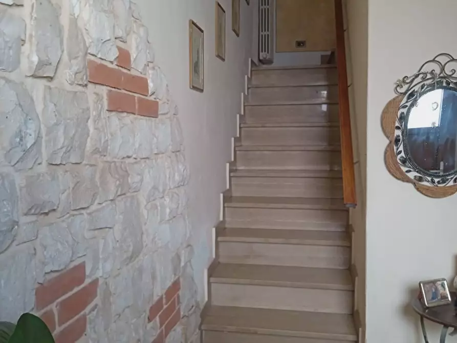 Immagine 2 di Casa indipendente in vendita  in castello 8 a Gallicano