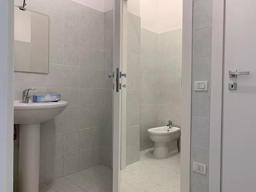 Immagine 5 di Ufficio in affitto  in via Aurelia 14 a Pietrasanta