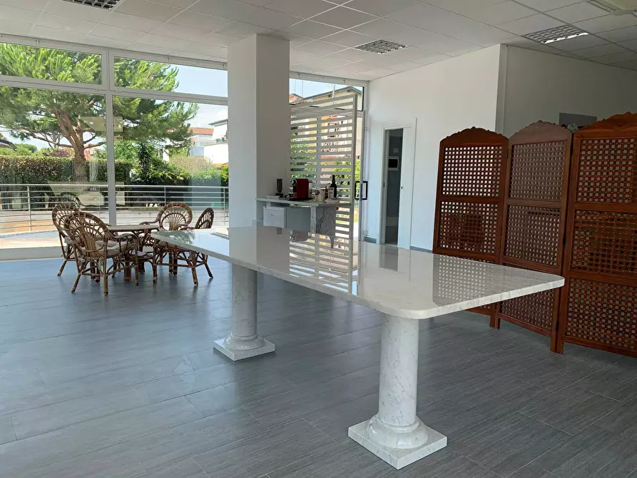 Immagine 3 di Ufficio in affitto  in via Aurelia 14 a Pietrasanta